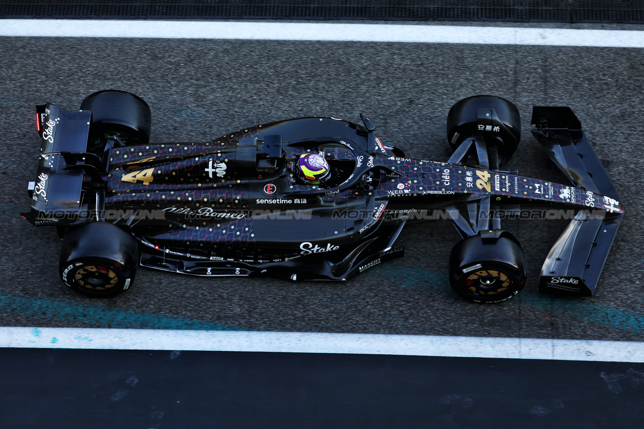TEST ABU DHABI, Zhou Guanyu (CHN) Alfa Romeo F1 Team C43.

28.11.2023. Formula 1 Testing, Yas Marina Circuit, Abu Dhabi, Tuesday.

- www.xpbimages.com, EMail: requests@xpbimages.com © Copyright: Batchelor / XPB Images