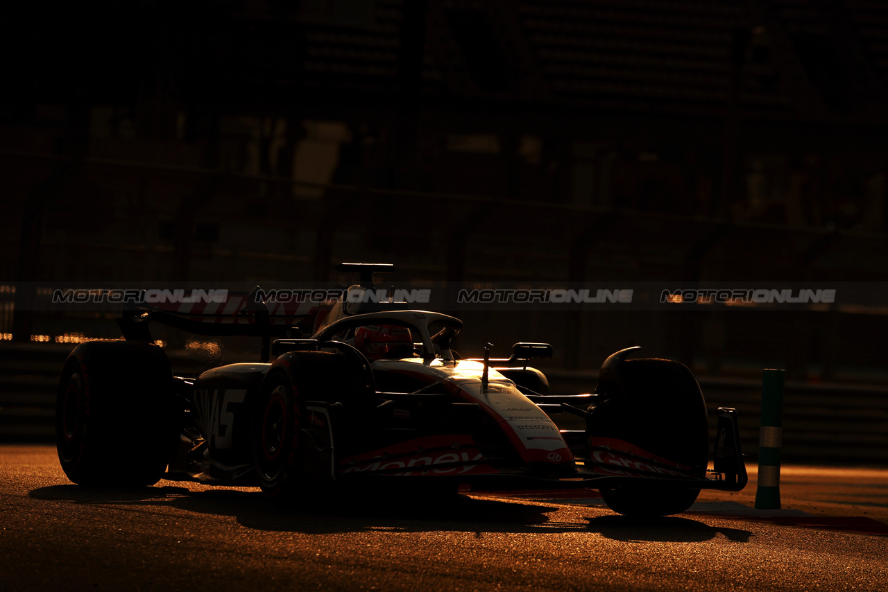 TEST ABU DHABI