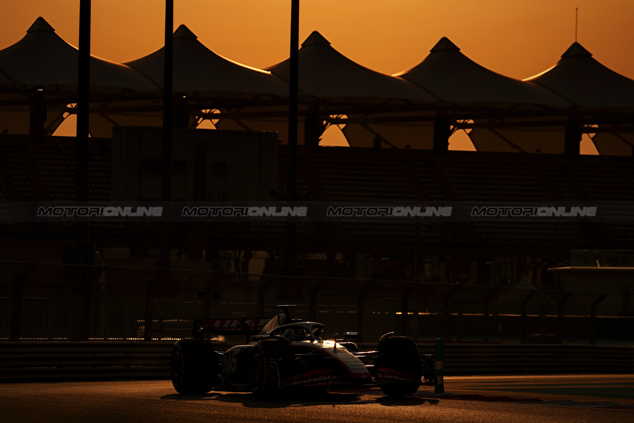 TEST ABU DHABI, Oliver Bearman (GBR) Haas VF-23 Test Driver.

28.11.2023. Formula 1 Testing, Yas Marina Circuit, Abu Dhabi, Tuesday.

- www.xpbimages.com, EMail: requests@xpbimages.com © Copyright: Moy / XPB Images