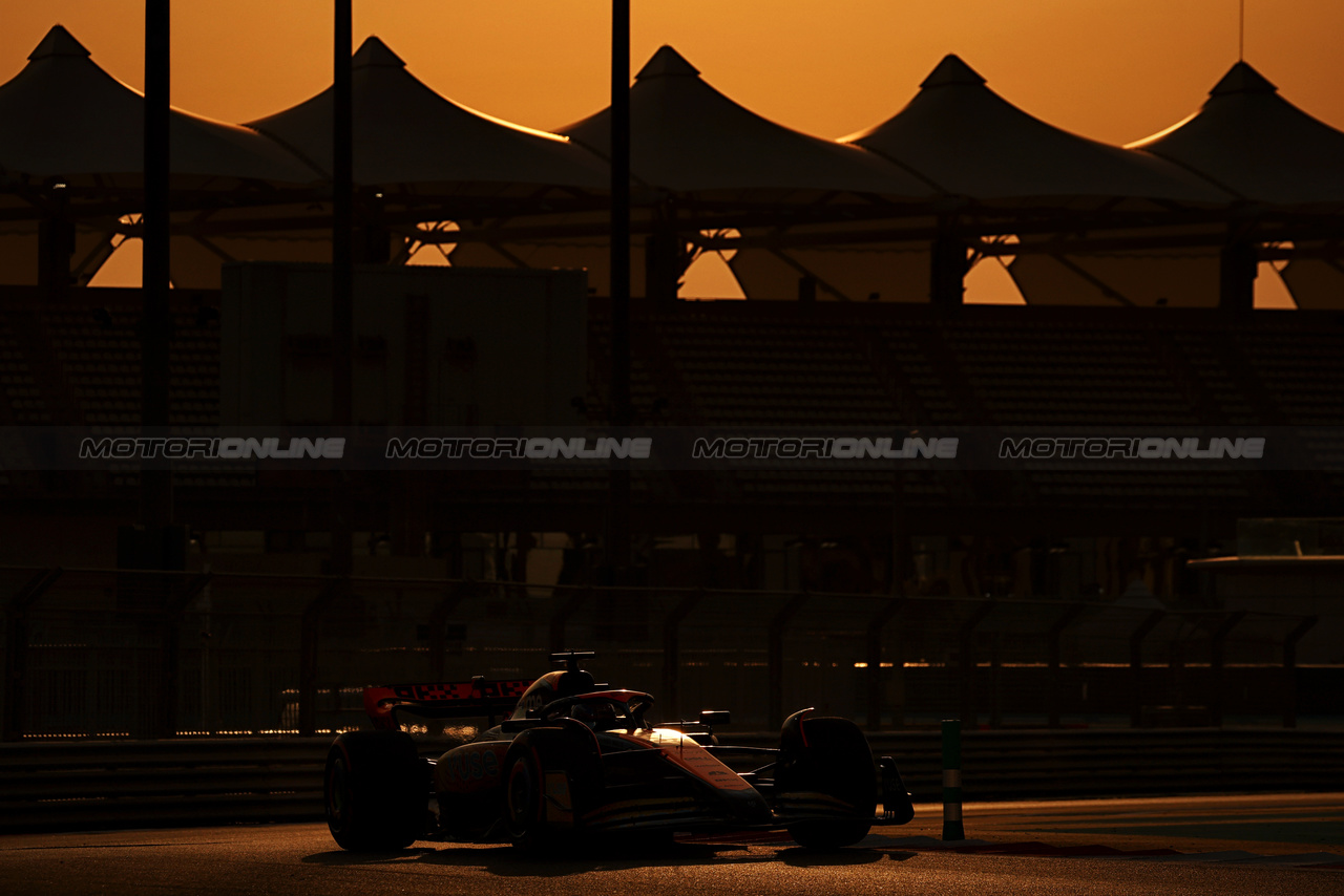 TEST ABU DHABI, Oscar Piastri (AUS) McLaren MCL60.

28.11.2023. Formula 1 Testing, Yas Marina Circuit, Abu Dhabi, Tuesday.

- www.xpbimages.com, EMail: requests@xpbimages.com © Copyright: Moy / XPB Images