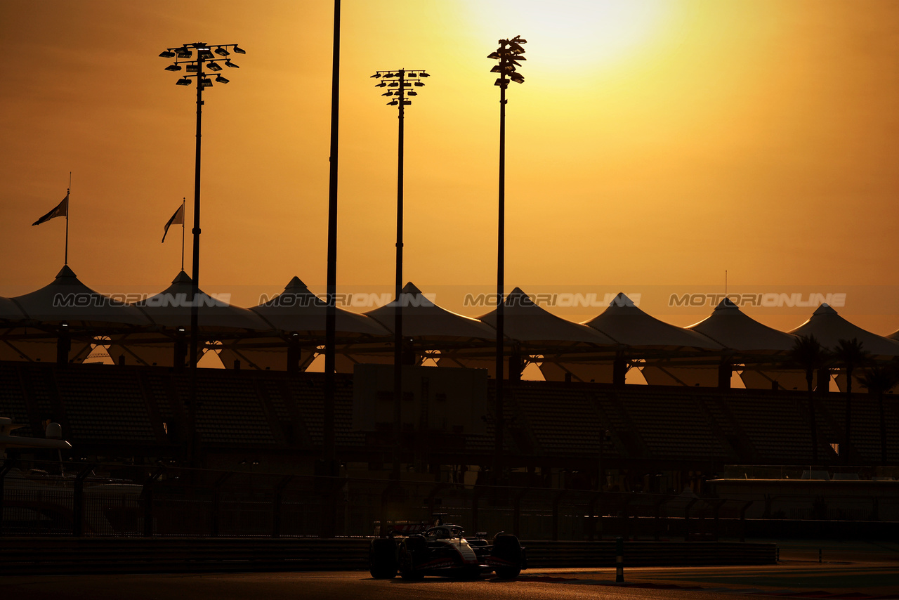 TEST ABU DHABI, Pietro Fittipaldi (BRA) Haas VF-23 Reserve Driver.

28.11.2023. Formula 1 Testing, Yas Marina Circuit, Abu Dhabi, Tuesday.

- www.xpbimages.com, EMail: requests@xpbimages.com © Copyright: Moy / XPB Images