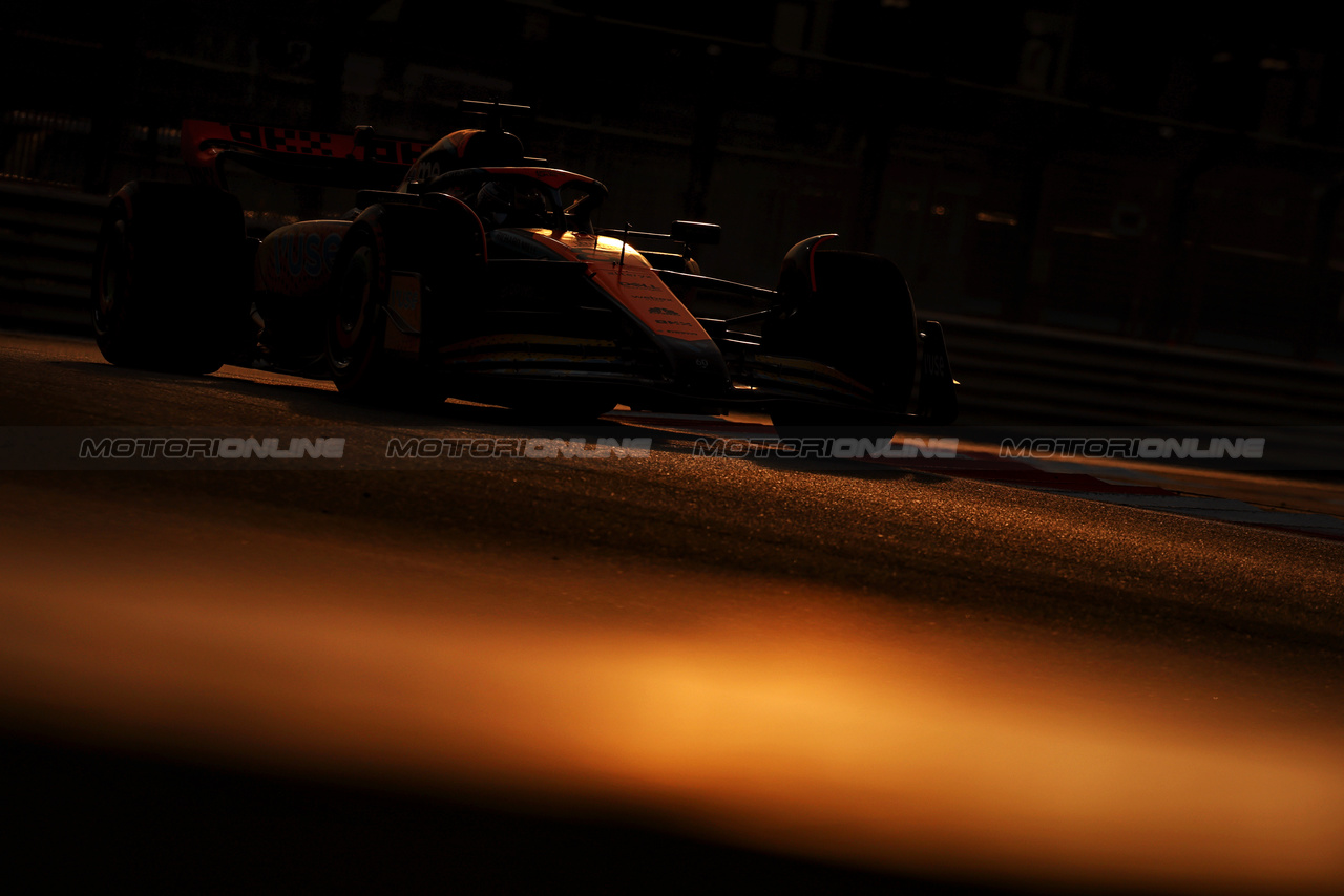 TEST ABU DHABI, Oscar Piastri (AUS) McLaren MCL60.

28.11.2023. Formula 1 Testing, Yas Marina Circuit, Abu Dhabi, Tuesday.

- www.xpbimages.com, EMail: requests@xpbimages.com © Copyright: Moy / XPB Images