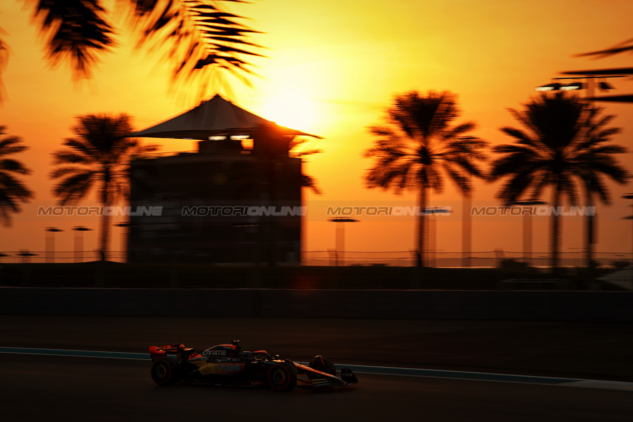 TEST ABU DHABI, Oscar Piastri (AUS) McLaren MCL60.

28.11.2023. Formula 1 Testing, Yas Marina Circuit, Abu Dhabi, Tuesday.

- www.xpbimages.com, EMail: requests@xpbimages.com © Copyright: Moy / XPB Images