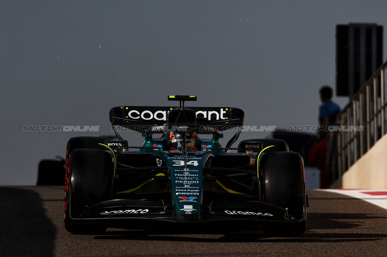 TEST ABU DHABI, Felipe Drugovich (BRA) Aston Martin F1 Team AMR23, Reserve e Development Programme Driver.

28.11.2023. Formula 1 Testing, Yas Marina Circuit, Abu Dhabi, Tuesday.

- www.xpbimages.com, EMail: requests@xpbimages.com © Copyright: Moy / XPB Images