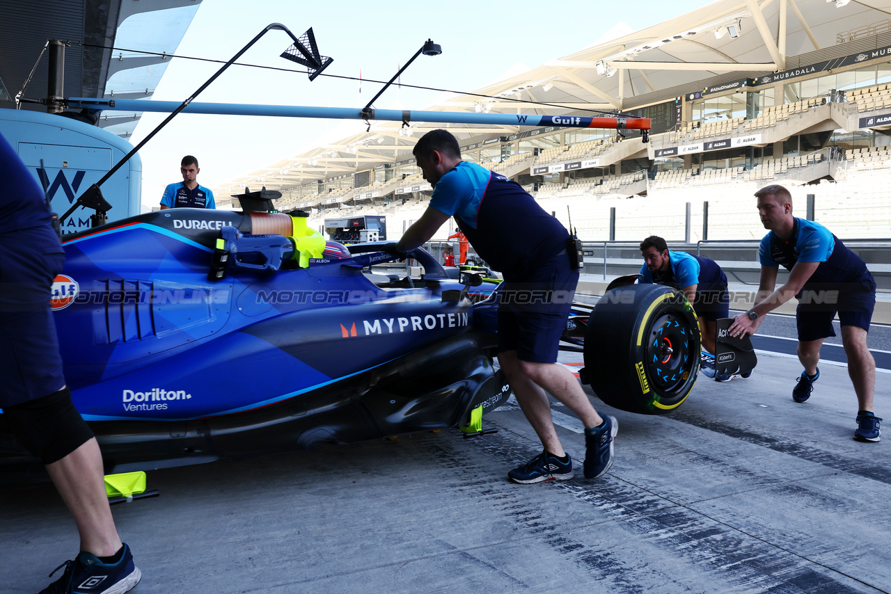 TEST ABU DHABI, Alexander Albon (THA) Williams Racing FW45.

28.11.2023. Formula 1 Testing, Yas Marina Circuit, Abu Dhabi, Tuesday.

- www.xpbimages.com, EMail: requests@xpbimages.com © Copyright: Batchelor / XPB Images