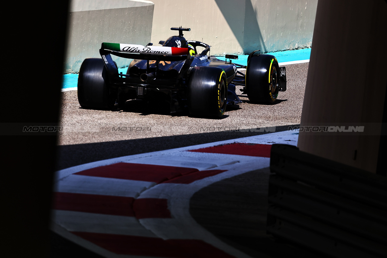 TEST ABU DHABI, Theo Pourchaire (FRA) Alfa Romeo F1 Team C43 Reserve Driver.

28.11.2023. Formula 1 Testing, Yas Marina Circuit, Abu Dhabi, Tuesday.

- www.xpbimages.com, EMail: requests@xpbimages.com © Copyright: Batchelor / XPB Images