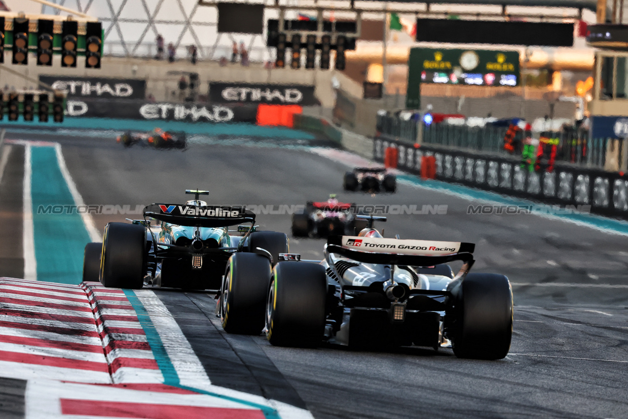 GP ABU DHABI, Kevin Magnussen (DEN) Haas VF-24.

08.12.2024. Formula 1 World Championship, Rd 24, Abu Dhabi Grand Prix, Yas Marina Circuit, Abu Dhabi, Gara Day.

- www.xpbimages.com, EMail: requests@xpbimages.com © Copyright: Charniaux / XPB Images