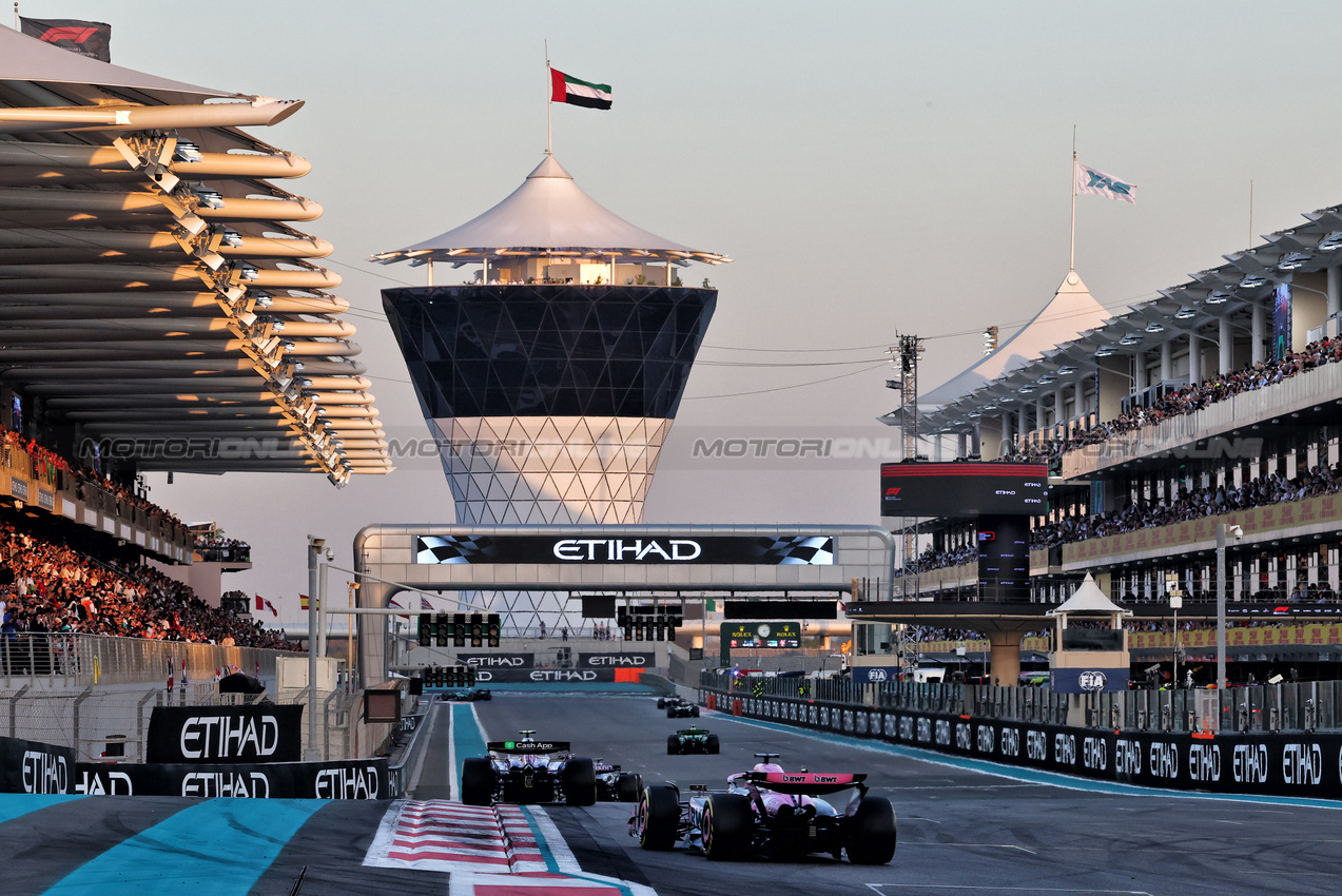 GP ABU DHABI, Esteban Ocon (FRA) Alpine F1 Team A524.

08.12.2024. Formula 1 World Championship, Rd 24, Abu Dhabi Grand Prix, Yas Marina Circuit, Abu Dhabi, Gara Day.

- www.xpbimages.com, EMail: requests@xpbimages.com © Copyright: Charniaux / XPB Images
