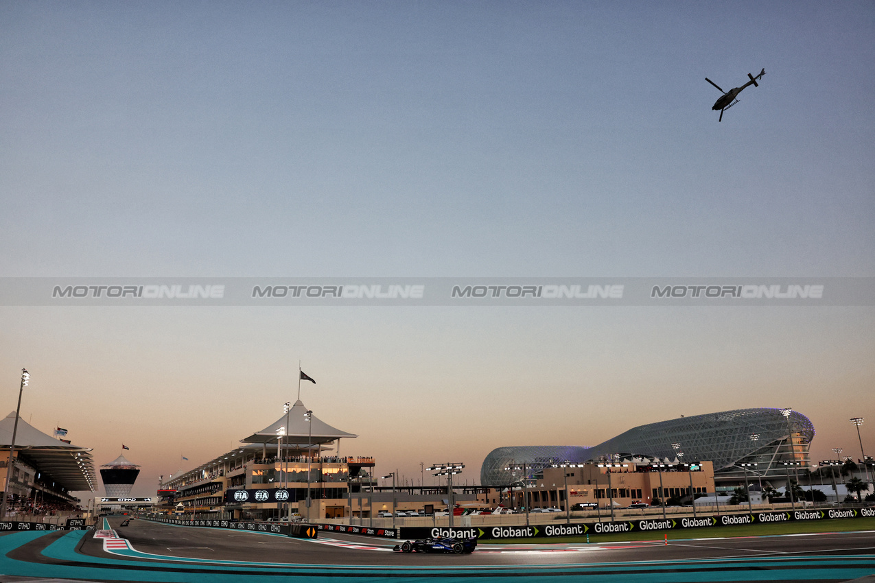 GP ABU DHABI, Alexander Albon (THA) Williams Racing FW46.

08.12.2024. Formula 1 World Championship, Rd 24, Abu Dhabi Grand Prix, Yas Marina Circuit, Abu Dhabi, Gara Day.

- www.xpbimages.com, EMail: requests@xpbimages.com © Copyright: Charniaux / XPB Images