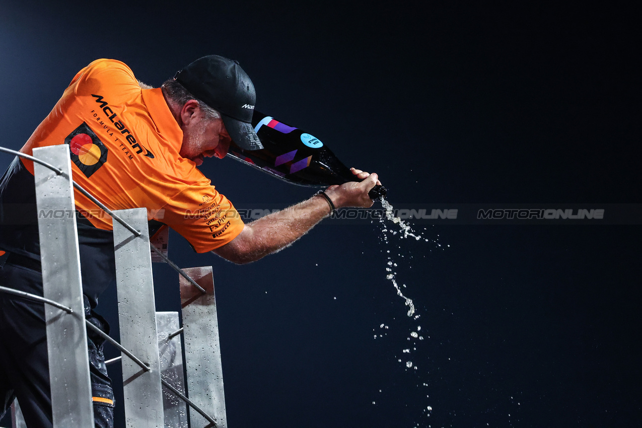 GP ABU DHABI, Zak Brown (USA), McLaren F1 Team Executive Director 
08.12.2024. Formula 1 World Championship, Rd 24, Abu Dhabi Grand Prix, Yas Marina Circuit, Abu Dhabi, Gara Day.
- www.xpbimages.com, EMail: requests@xpbimages.com © Copyright: Charniaux / XPB Images