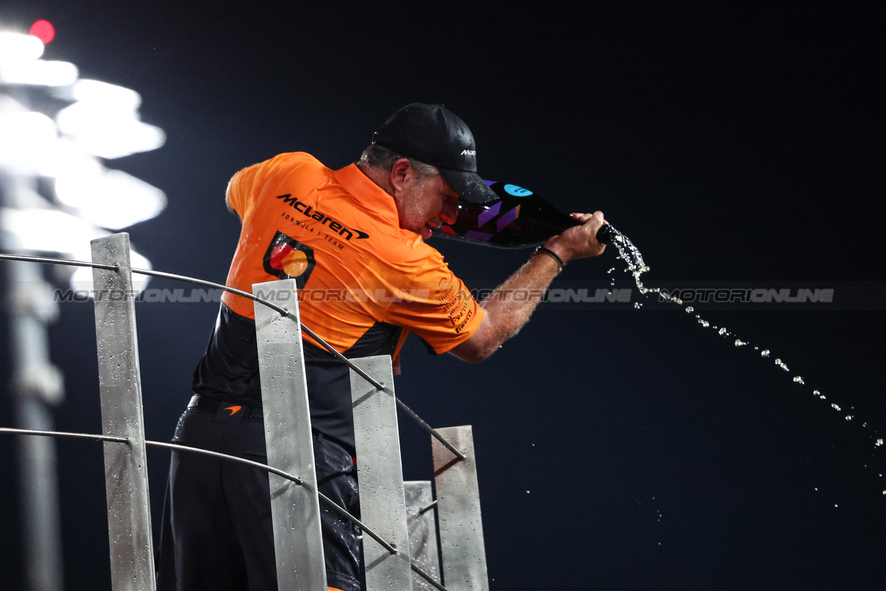 GP ABU DHABI, Zak Brown (USA), McLaren F1 Team Executive Director 
08.12.2024. Formula 1 World Championship, Rd 24, Abu Dhabi Grand Prix, Yas Marina Circuit, Abu Dhabi, Gara Day.
- www.xpbimages.com, EMail: requests@xpbimages.com © Copyright: Charniaux / XPB Images