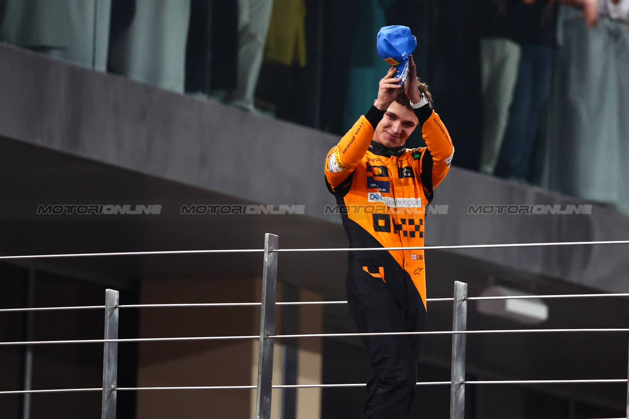 GP ABU DHABI, Lando Norris (GBR), McLaren F1 Team 
08.12.2024. Formula 1 World Championship, Rd 24, Abu Dhabi Grand Prix, Yas Marina Circuit, Abu Dhabi, Gara Day.
- www.xpbimages.com, EMail: requests@xpbimages.com © Copyright: Charniaux / XPB Images