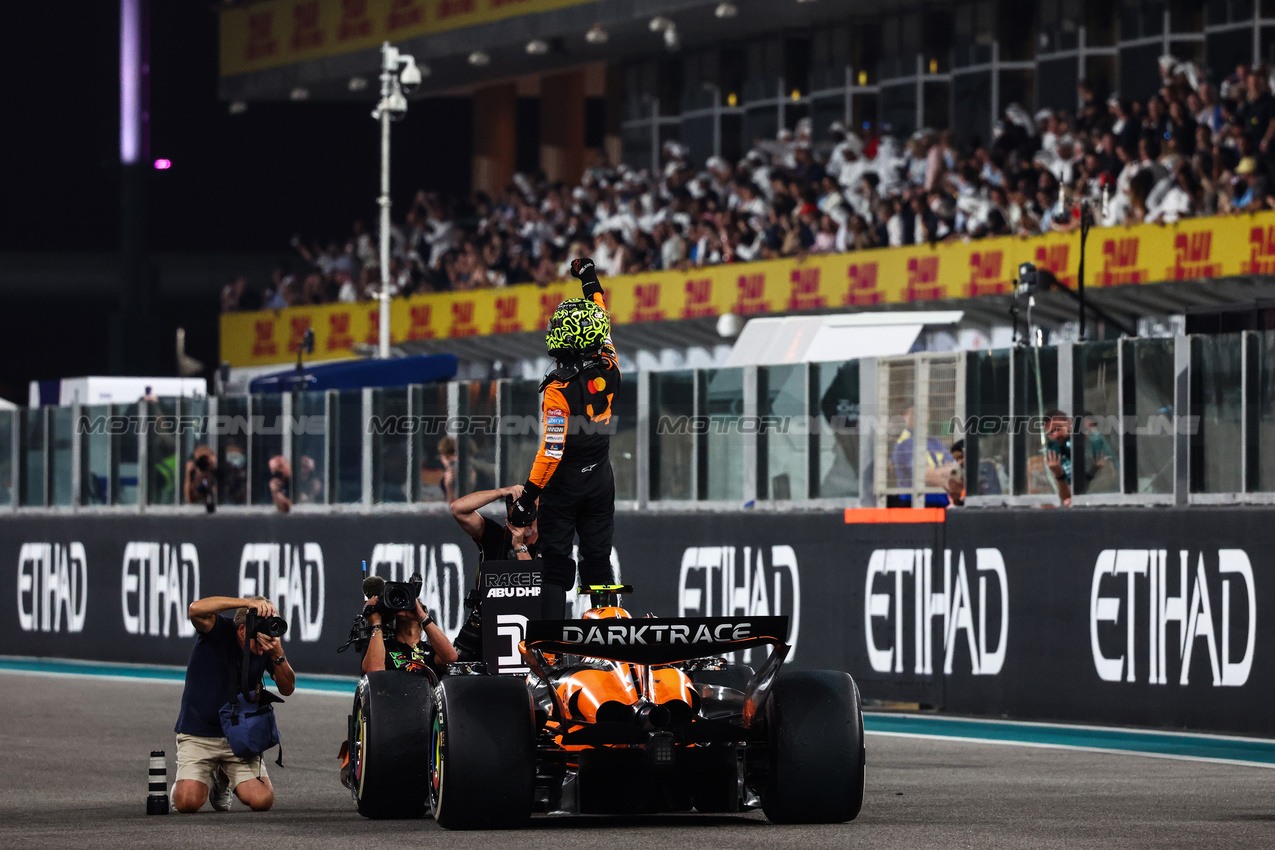 GP ABU DHABI, Lando Norris (GBR), McLaren F1 Team 
08.12.2024. Formula 1 World Championship, Rd 24, Abu Dhabi Grand Prix, Yas Marina Circuit, Abu Dhabi, Gara Day.
- www.xpbimages.com, EMail: requests@xpbimages.com © Copyright: Charniaux / XPB Images