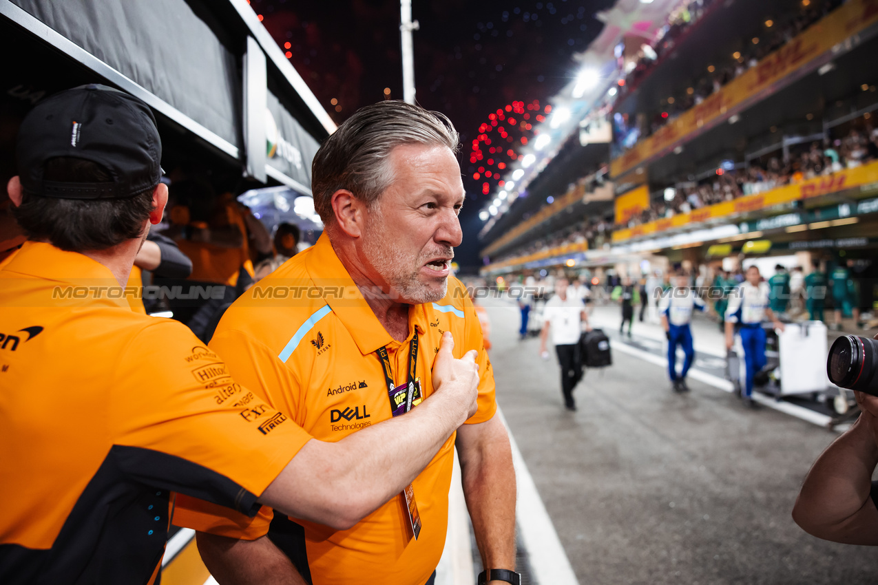 GP ABU DHABI, Zak Brown (USA) McLaren Executive Director celebrates winning the Constructors' Championship at the end of the race.

08.12.2024. Formula 1 World Championship, Rd 24, Abu Dhabi Grand Prix, Yas Marina Circuit, Abu Dhabi, Gara Day.

- www.xpbimages.com, EMail: requests@xpbimages.com © Copyright: Bearne / XPB Images