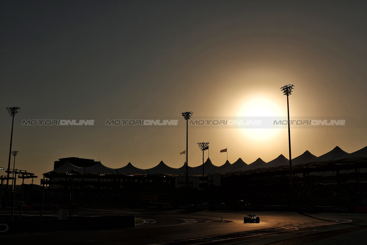 GP ABU DHABI, Low light action.

08.12.2024. Formula 1 World Championship, Rd 24, Abu Dhabi Grand Prix, Yas Marina Circuit, Abu Dhabi, Gara Day.

- www.xpbimages.com, EMail: requests@xpbimages.com © Copyright: Moy / XPB Images