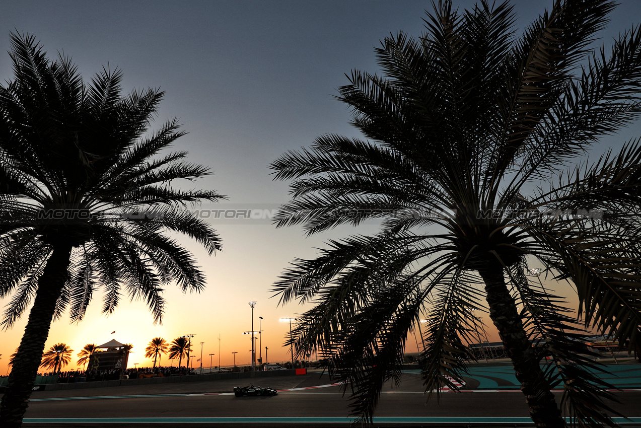 GP ABU DHABI, George Russell (GBR) Mercedes AMG F1 W15.

08.12.2024. Formula 1 World Championship, Rd 24, Abu Dhabi Grand Prix, Yas Marina Circuit, Abu Dhabi, Gara Day.

- www.xpbimages.com, EMail: requests@xpbimages.com © Copyright: Moy / XPB Images