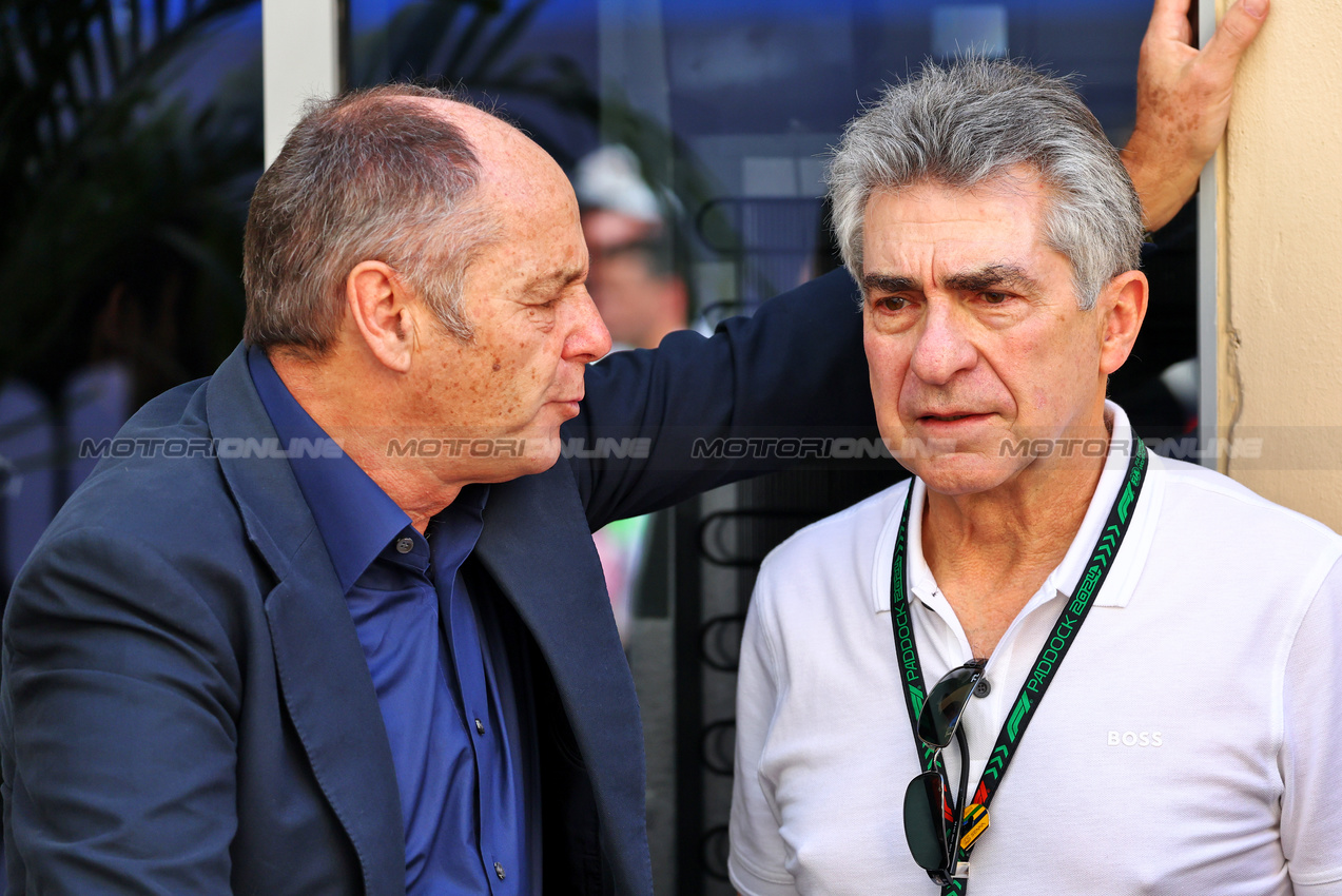 GP ABU DHABI, (L to R): Gerhard Berger (AUT) with Julian Jakobi (GBR).

08.12.2024. Formula 1 World Championship, Rd 24, Abu Dhabi Grand Prix, Yas Marina Circuit, Abu Dhabi, Gara Day.

- www.xpbimages.com, EMail: requests@xpbimages.com © Copyright: Batchelor / XPB Images