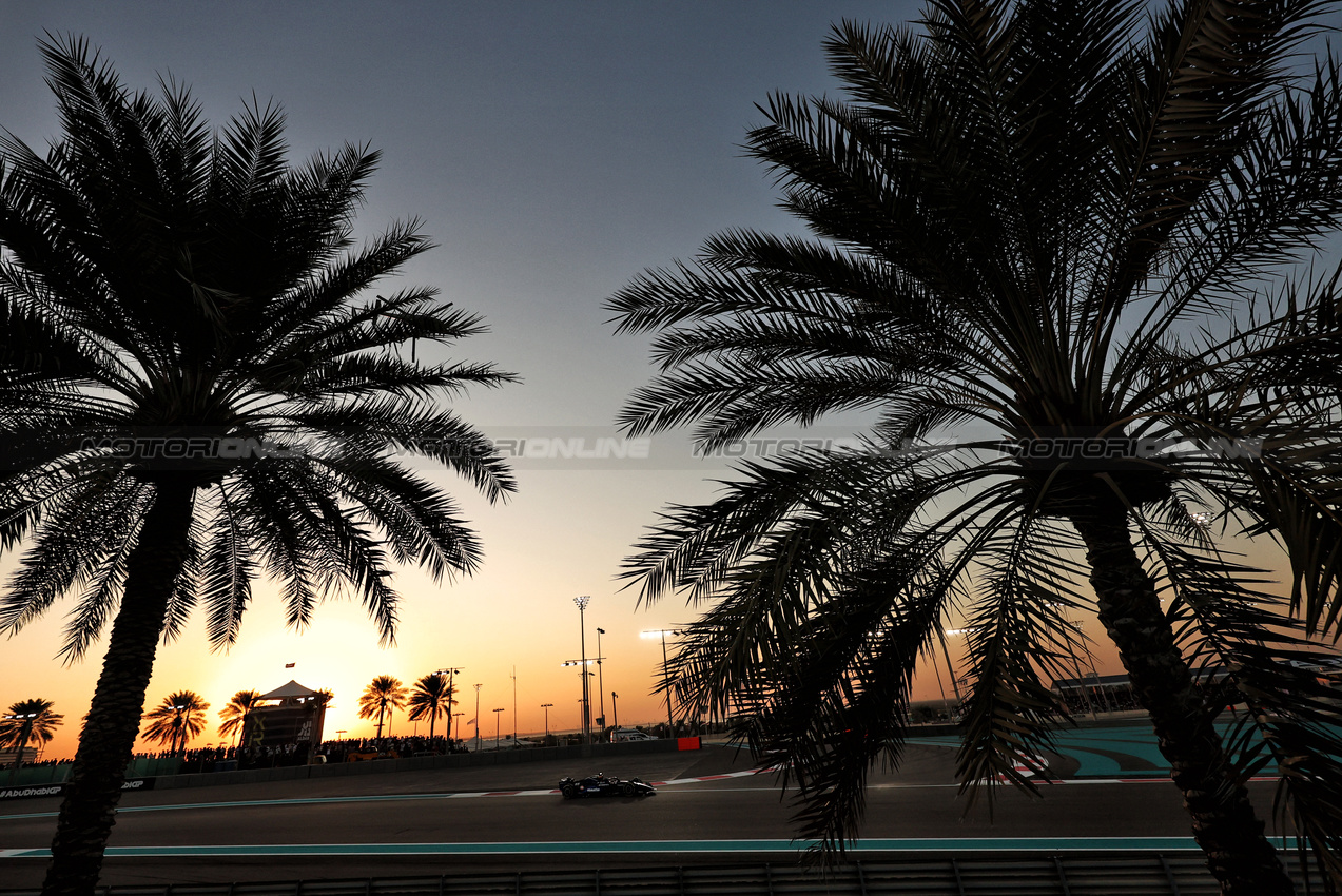 GP ABU DHABI, Alexander Albon (THA) Williams Racing FW46.

08.12.2024. Formula 1 World Championship, Rd 24, Abu Dhabi Grand Prix, Yas Marina Circuit, Abu Dhabi, Gara Day.

- www.xpbimages.com, EMail: requests@xpbimages.com © Copyright: Moy / XPB Images