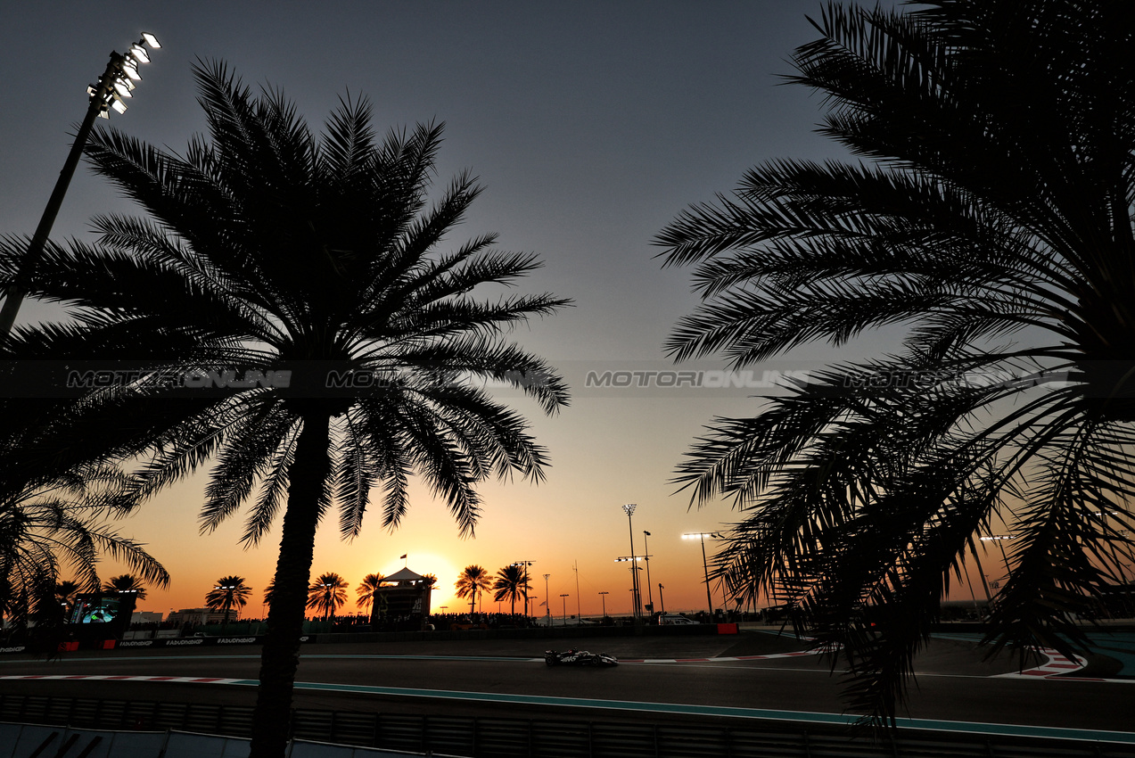 GP ABU DHABI, Kevin Magnussen (DEN) Haas VF-24.

08.12.2024. Formula 1 World Championship, Rd 24, Abu Dhabi Grand Prix, Yas Marina Circuit, Abu Dhabi, Gara Day.

- www.xpbimages.com, EMail: requests@xpbimages.com © Copyright: Moy / XPB Images