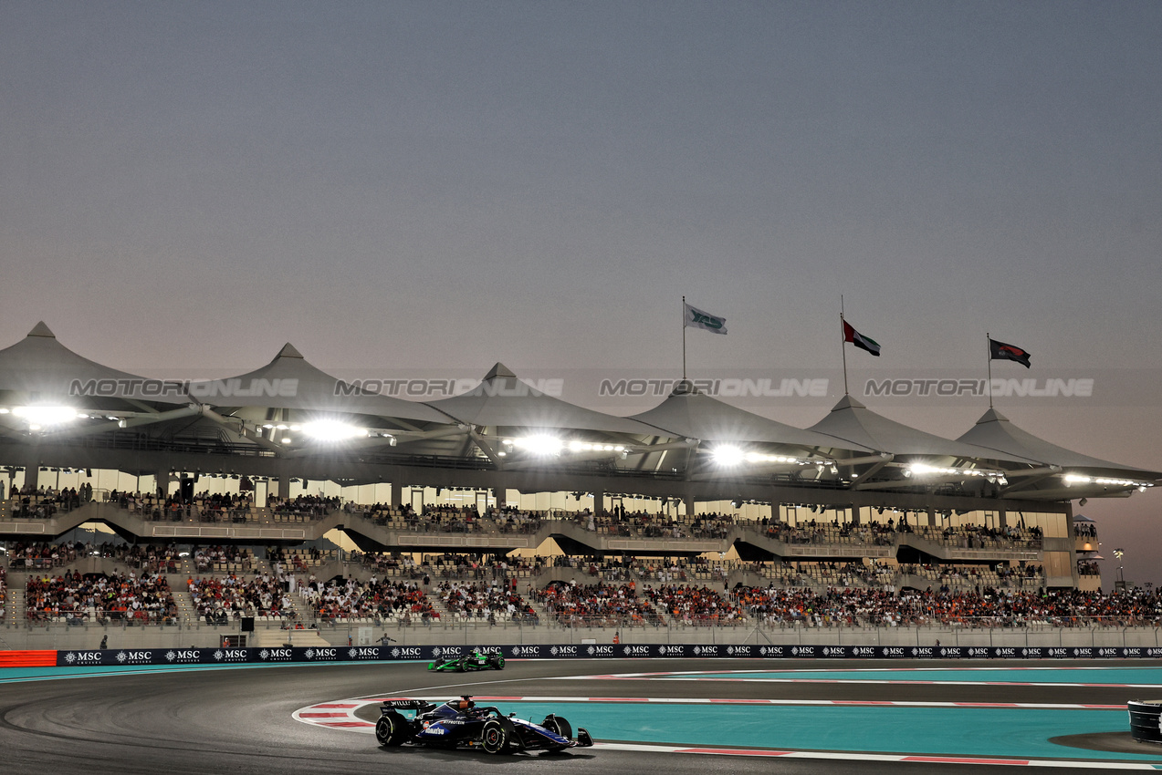 GP ABU DHABI, Alexander Albon (THA) Williams Racing FW46.

08.12.2024. Formula 1 World Championship, Rd 24, Abu Dhabi Grand Prix, Yas Marina Circuit, Abu Dhabi, Gara Day.

- www.xpbimages.com, EMail: requests@xpbimages.com © Copyright: Moy / XPB Images