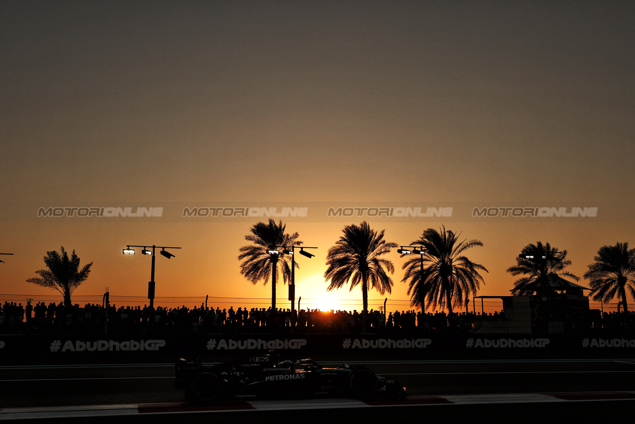 GP ABU DHABI, George Russell (GBR) Mercedes AMG F1 W15.

08.12.2024. Formula 1 World Championship, Rd 24, Abu Dhabi Grand Prix, Yas Marina Circuit, Abu Dhabi, Gara Day.

- www.xpbimages.com, EMail: requests@xpbimages.com © Copyright: Moy / XPB Images