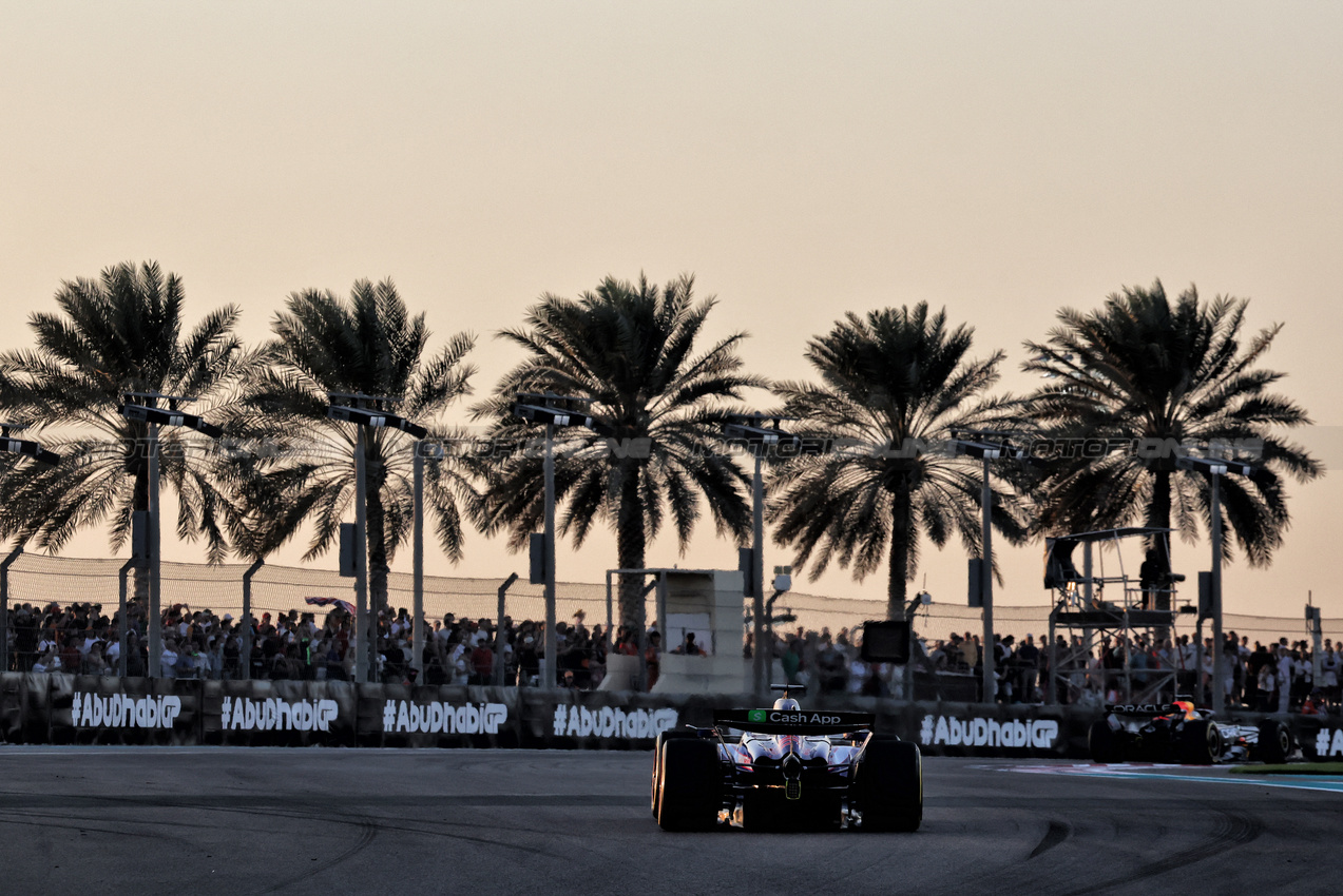 GP ABU DHABI, Liam Lawson (NZL) RB VCARB 01.

08.12.2024. Formula 1 World Championship, Rd 24, Abu Dhabi Grand Prix, Yas Marina Circuit, Abu Dhabi, Gara Day.

- www.xpbimages.com, EMail: requests@xpbimages.com © Copyright: Moy / XPB Images