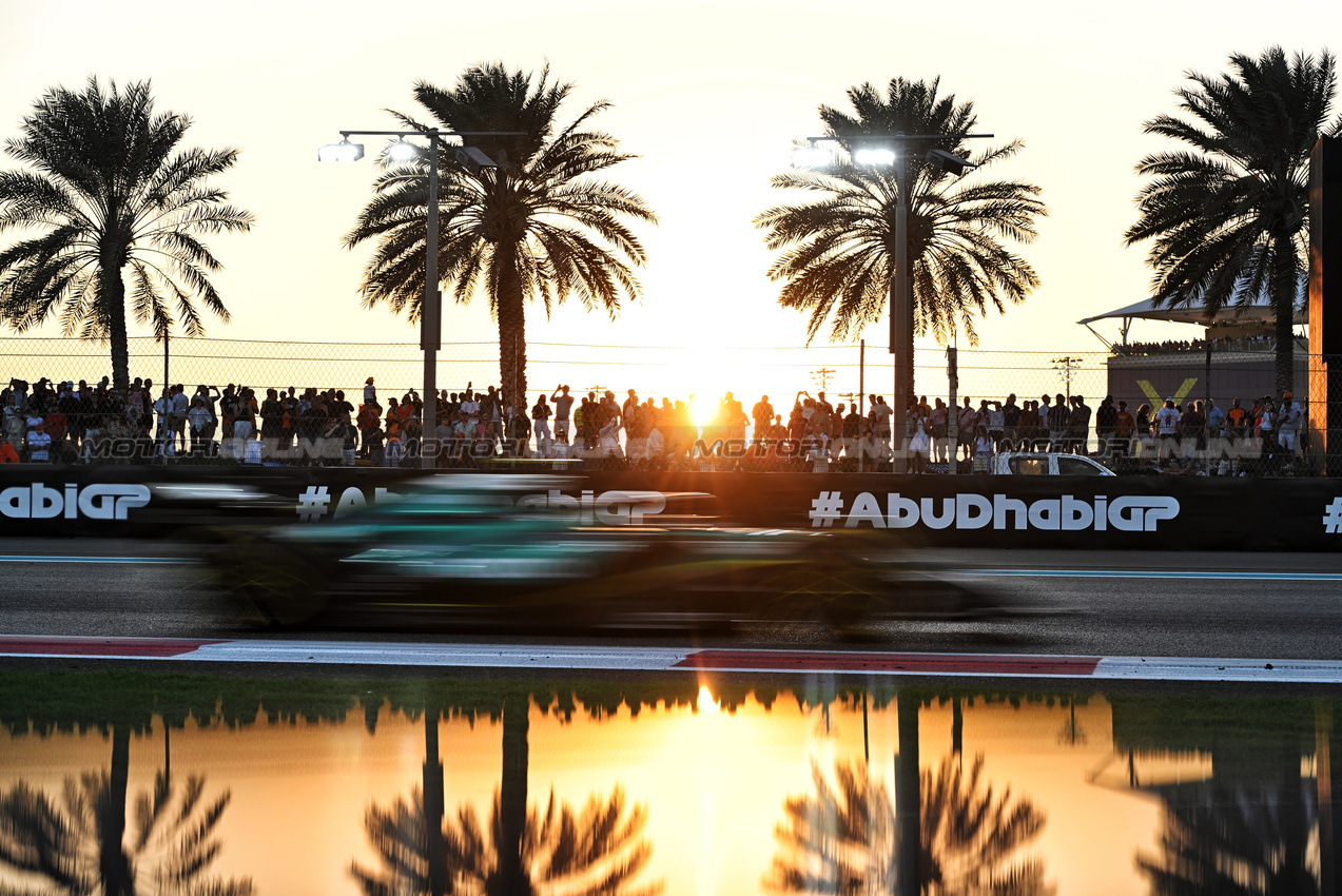 GP ABU DHABI, Fernando Alonso (ESP) Aston Martin F1 Team AMR24.

08.12.2024. Formula 1 World Championship, Rd 24, Abu Dhabi Grand Prix, Yas Marina Circuit, Abu Dhabi, Gara Day.

- www.xpbimages.com, EMail: requests@xpbimages.com © Copyright: Price / XPB Images
