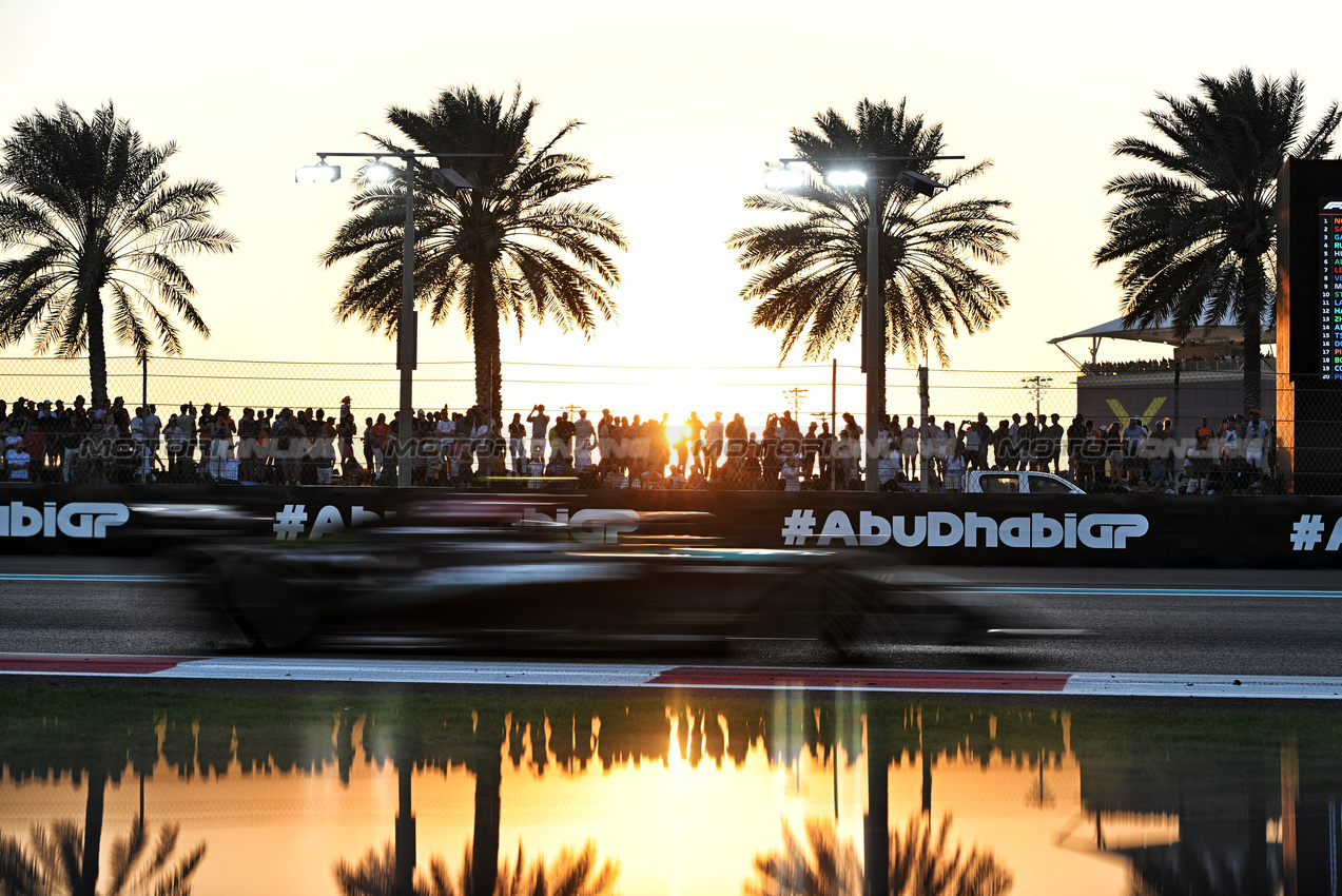 GP ABU DHABI, Nico Hulkenberg (GER) Haas VF-24.

08.12.2024. Formula 1 World Championship, Rd 24, Abu Dhabi Grand Prix, Yas Marina Circuit, Abu Dhabi, Gara Day.

- www.xpbimages.com, EMail: requests@xpbimages.com © Copyright: Price / XPB Images