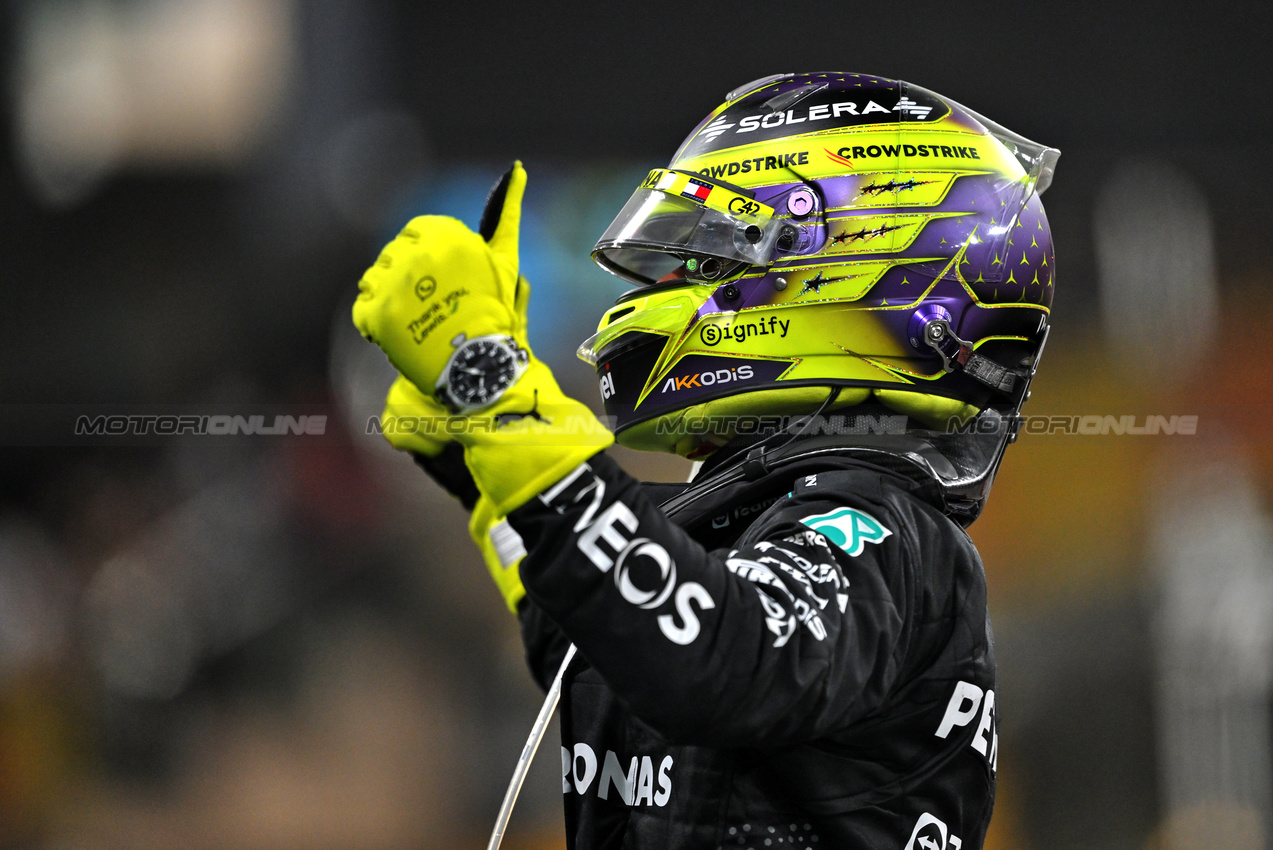GP ABU DHABI, Lewis Hamilton (GBR) Mercedes AMG F1 in parc ferme.

08.12.2024. Formula 1 World Championship, Rd 24, Abu Dhabi Grand Prix, Yas Marina Circuit, Abu Dhabi, Gara Day.

- www.xpbimages.com, EMail: requests@xpbimages.com © Copyright: Price / XPB Images