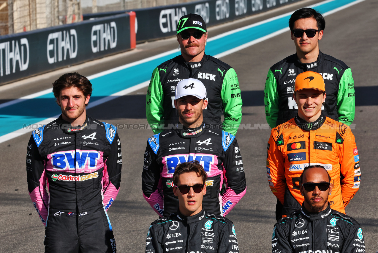GP ABU DHABI, (L to R): Jack Doohan (AUS) Alpine F1 Team; Pierre Gasly (FRA) Alpine F1 Team; e Oscar Piastri (AUS) McLaren at the end of season photograph.

08.12.2024. Formula 1 World Championship, Rd 24, Abu Dhabi Grand Prix, Yas Marina Circuit, Abu Dhabi, Gara Day.

- www.xpbimages.com, EMail: requests@xpbimages.com © Copyright: Batchelor / XPB Images