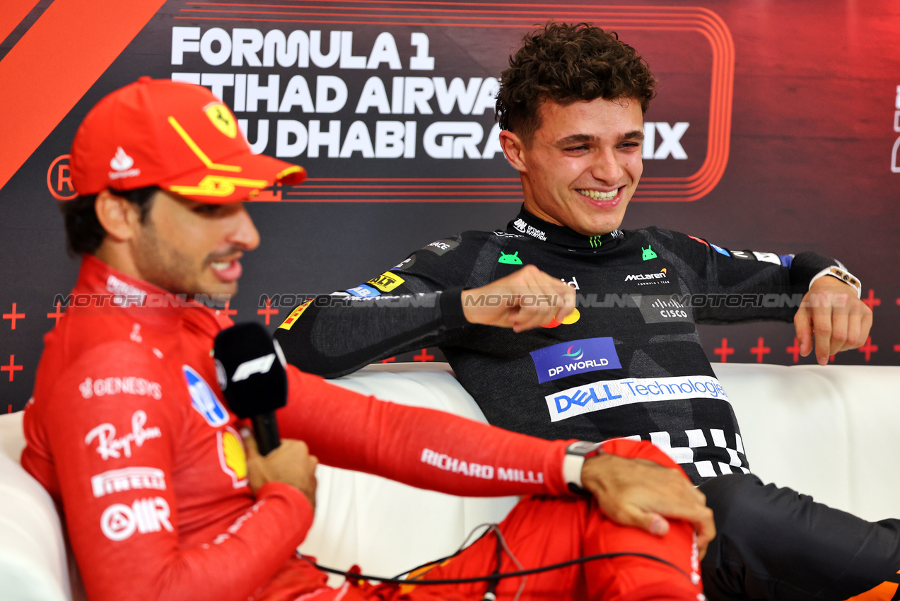GP ABU DHABI, (L to R): Carlos Sainz Jr (ESP) Ferrari e Lando Norris (GBR) McLaren in the post race FIA Press Conference.

08.12.2024. Formula 1 World Championship, Rd 24, Abu Dhabi Grand Prix, Yas Marina Circuit, Abu Dhabi, Gara Day.

- www.xpbimages.com, EMail: requests@xpbimages.com © Copyright: Batchelor / XPB Images