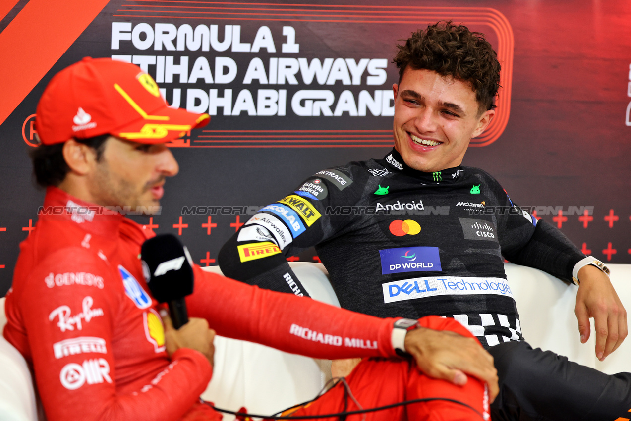 GP ABU DHABI, (L to R): Carlos Sainz Jr (ESP) Ferrari e Lando Norris (GBR) McLaren in the post race FIA Press Conference.

08.12.2024. Formula 1 World Championship, Rd 24, Abu Dhabi Grand Prix, Yas Marina Circuit, Abu Dhabi, Gara Day.

- www.xpbimages.com, EMail: requests@xpbimages.com © Copyright: Batchelor / XPB Images