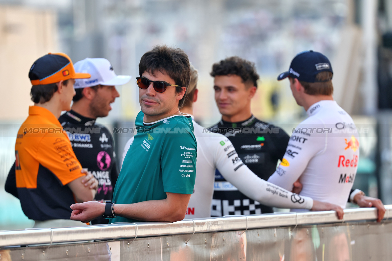 GP ABU DHABI, Lance Stroll (CDN) Aston Martin F1 Team on the drivers' parade.

08.12.2024. Formula 1 World Championship, Rd 24, Abu Dhabi Grand Prix, Yas Marina Circuit, Abu Dhabi, Gara Day.

- www.xpbimages.com, EMail: requests@xpbimages.com © Copyright: Batchelor / XPB Images