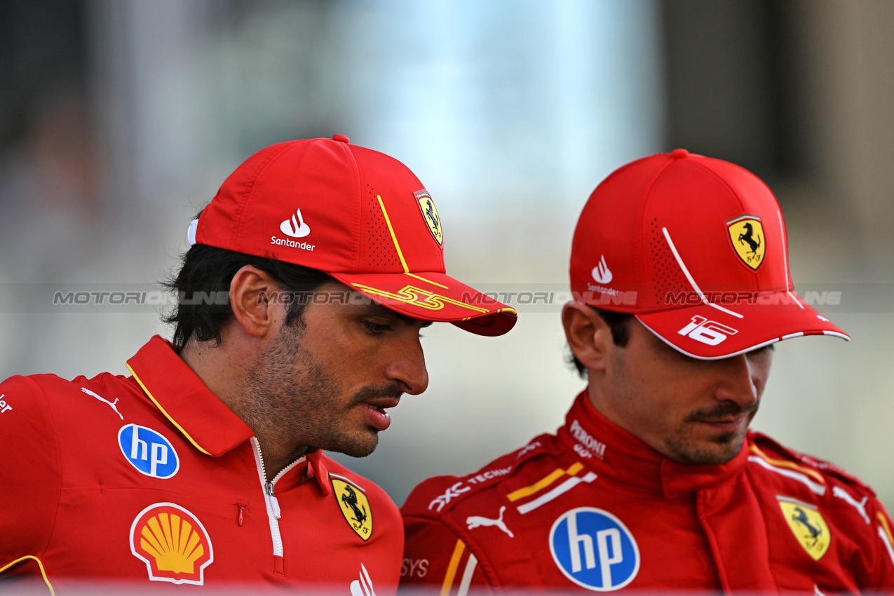 GP ABU DHABI, (L to R): Carlos Sainz Jr (ESP) Ferrari e Charles Leclerc (MON) Ferrari on the drivers' parade.

08.12.2024. Formula 1 World Championship, Rd 24, Abu Dhabi Grand Prix, Yas Marina Circuit, Abu Dhabi, Gara Day.

- www.xpbimages.com, EMail: requests@xpbimages.com © Copyright: Price / XPB Images