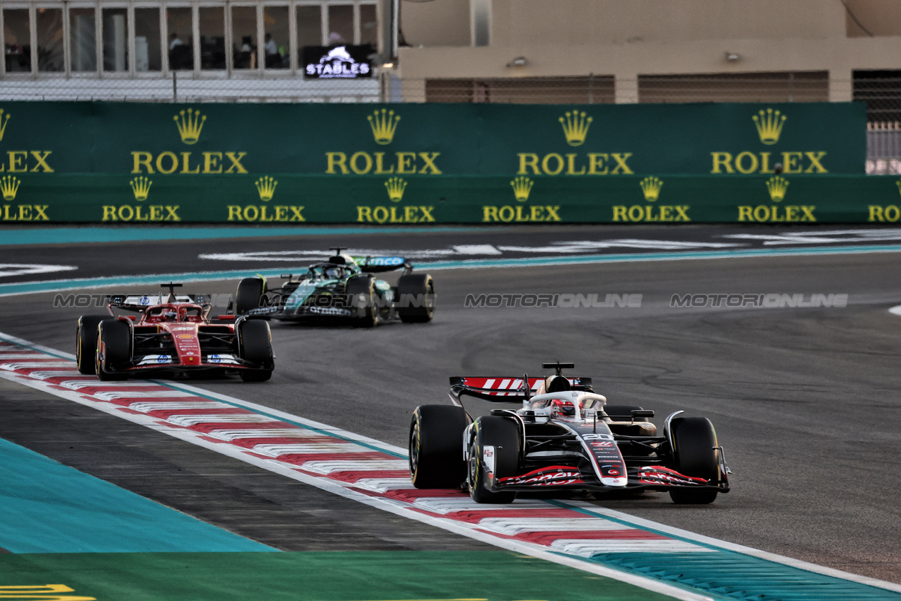 GP ABU DHABI, Kevin Magnussen (DEN) Haas VF-24.

08.12.2024. Formula 1 World Championship, Rd 24, Abu Dhabi Grand Prix, Yas Marina Circuit, Abu Dhabi, Gara Day.

- www.xpbimages.com, EMail: requests@xpbimages.com © Copyright: Moy / XPB Images