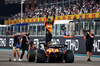 GP ABU DHABI, Gara winner Lando Norris (GBR) McLaren MCL38 celebrates at the end of the race.

08.12.2024. Formula 1 World Championship, Rd 24, Abu Dhabi Grand Prix, Yas Marina Circuit, Abu Dhabi, Gara Day.

- www.xpbimages.com, EMail: requests@xpbimages.com © Copyright: Moy / XPB Images