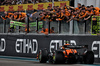 GP ABU DHABI, Gara winner Lando Norris (GBR) McLaren MCL38 passes the team at the end of the race.

08.12.2024. Formula 1 World Championship, Rd 24, Abu Dhabi Grand Prix, Yas Marina Circuit, Abu Dhabi, Gara Day.

- www.xpbimages.com, EMail: requests@xpbimages.com © Copyright: Moy / XPB Images