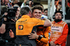 GP ABU DHABI, (L to R): Zak Brown (USA) McLaren Executive Director celebrates with vincitore Lando Norris (GBR) McLaren after winning the Constructors' Championship. 

08.12.2024. Formula 1 World Championship, Rd 24, Abu Dhabi Grand Prix, Yas Marina Circuit, Abu Dhabi, Gara Day.

- www.xpbimages.com, EMail: requests@xpbimages.com © Copyright: Moy / XPB Images