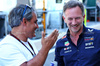 GP ABU DHABI, (L to R): Juan Pablo Montoya (COL) with Christian Horner (GBR) Red Bull Racing Team Principal.

08.12.2024. Formula 1 World Championship, Rd 24, Abu Dhabi Grand Prix, Yas Marina Circuit, Abu Dhabi, Gara Day.

 - www.xpbimages.com, EMail: requests@xpbimages.com © Copyright: Coates / XPB Images