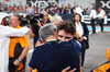 GP ABU DHABI, Gara winner Lando Norris (GBR) McLaren celebrates in parc ferme with his father Adam Norris (GBR) after winning the Constructors' Championship. 

08.12.2024. Formula 1 World Championship, Rd 24, Abu Dhabi Grand Prix, Yas Marina Circuit, Abu Dhabi, Gara Day.

- www.xpbimages.com, EMail: requests@xpbimages.com © Copyright: Bearne / XPB Images