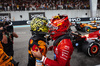 GP ABU DHABI, Gara winner Lando Norris (GBR) McLaren celebrates winning the Constructors' Championship at the end of the race in parc ferme with second placed Carlos Sainz Jr (ESP) Ferrari.

08.12.2024. Formula 1 World Championship, Rd 24, Abu Dhabi Grand Prix, Yas Marina Circuit, Abu Dhabi, Gara Day.

- www.xpbimages.com, EMail: requests@xpbimages.com © Copyright: Bearne / XPB Images