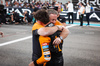 GP ABU DHABI, (L to R): Zak Brown (USA) McLaren Executive Director celebrates with vincitore Lando Norris (GBR) McLaren after winning the Constructors' Championship. 

08.12.2024. Formula 1 World Championship, Rd 24, Abu Dhabi Grand Prix, Yas Marina Circuit, Abu Dhabi, Gara Day.

- www.xpbimages.com, EMail: requests@xpbimages.com © Copyright: Bearne / XPB Images
