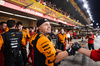 GP ABU DHABI, McLaren celebrates winning the Constructors' Championship at the end of the race with Ferrari.

08.12.2024. Formula 1 World Championship, Rd 24, Abu Dhabi Grand Prix, Yas Marina Circuit, Abu Dhabi, Gara Day.

- www.xpbimages.com, EMail: requests@xpbimages.com © Copyright: Bearne / XPB Images