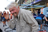 GP ABU DHABI, Sir Richard Branson (GBR) Virgin Group Owner, Williams Racing guest.

08.12.2024. Formula 1 World Championship, Rd 24, Abu Dhabi Grand Prix, Yas Marina Circuit, Abu Dhabi, Gara Day.

- www.xpbimages.com, EMail: requests@xpbimages.com © Copyright: Bearne / XPB Images