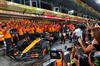 GP ABU DHABI, Lando Norris (GBR) McLaren Lando Norris (GBR) McLaren with the team at the McLaren Constructors' Championship celebration.

08.12.2024. Formula 1 World Championship, Rd 24, Abu Dhabi Grand Prix, Yas Marina Circuit, Abu Dhabi, Gara Day.

 - www.xpbimages.com, EMail: requests@xpbimages.com © Copyright: Coates / XPB Images