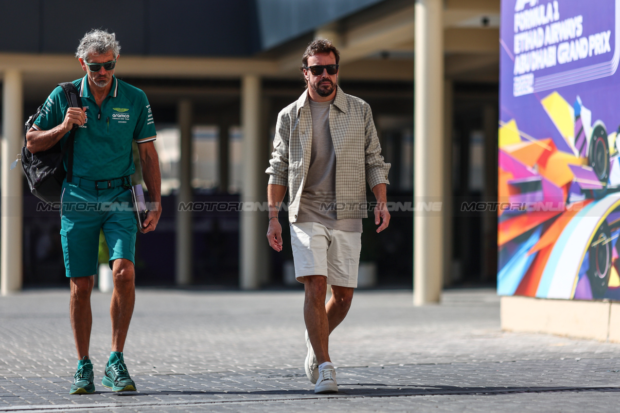 GP ABU DHABI, Fernando Alonso (ESP), Aston Martin Racing 
05.12.2024. Formula 1 World Championship, Rd 24, Abu Dhabi Grand Prix, Yas Marina Circuit, Abu Dhabi, Preparation Day.
- www.xpbimages.com, EMail: requests@xpbimages.com © Copyright: Charniaux / XPB Images