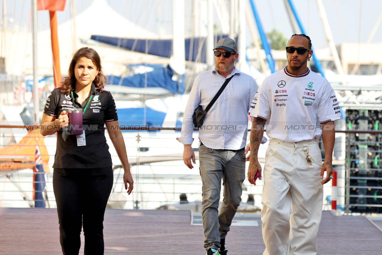 GP ABU DHABI, Lewis Hamilton (GBR) Mercedes AMG F1.

05.12.2024. Formula 1 World Championship, Rd 24, Abu Dhabi Grand Prix, Yas Marina Circuit, Abu Dhabi, Preparation Day.

- www.xpbimages.com, EMail: requests@xpbimages.com © Copyright: Bearne / XPB Images