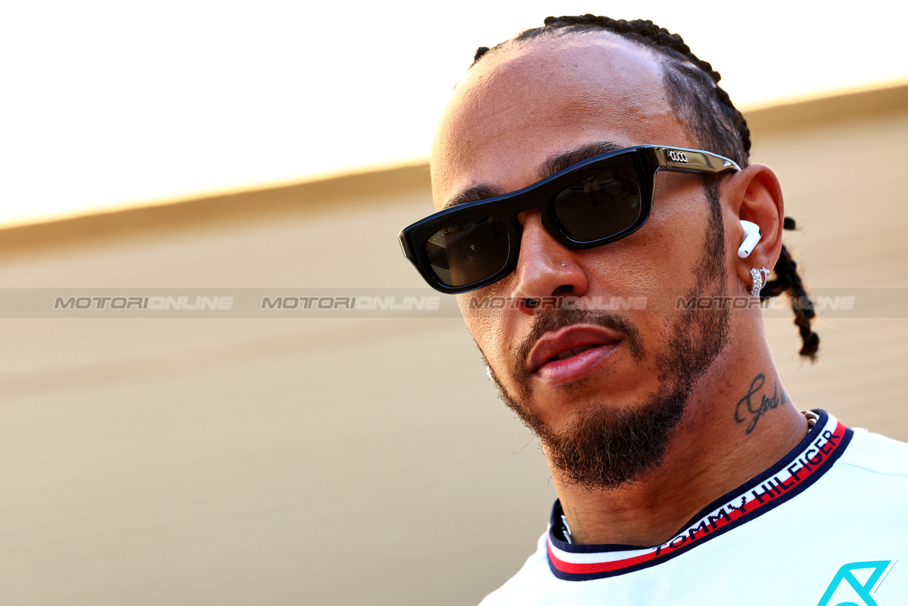 GP ABU DHABI, Lewis Hamilton (GBR) Mercedes AMG F1.

05.12.2024. Formula 1 World Championship, Rd 24, Abu Dhabi Grand Prix, Yas Marina Circuit, Abu Dhabi, Preparation Day.

 - www.xpbimages.com, EMail: requests@xpbimages.com © Copyright: Coates / XPB Images