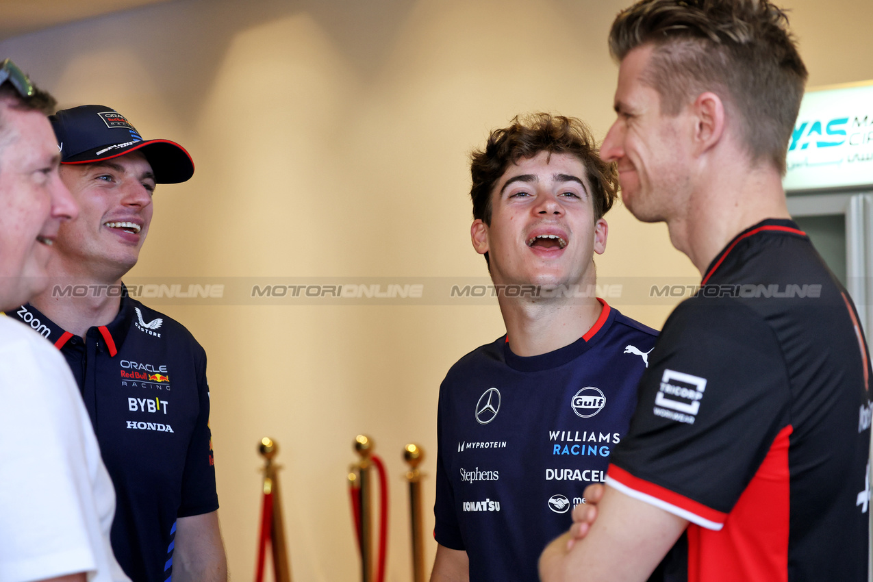 GP ABU DHABI, (L to R): David Croft (GBR) Sky Sports F1 Commentator; Max Verstappen (NLD) Red Bull Racing; Franco Colapinto (ARG) Williams Racing; e Nico Hulkenberg (GER) Haas F1 Team.

05.12.2024. Formula 1 World Championship, Rd 24, Abu Dhabi Grand Prix, Yas Marina Circuit, Abu Dhabi, Preparation Day.

- www.xpbimages.com, EMail: requests@xpbimages.com © Copyright: Bearne / XPB Images