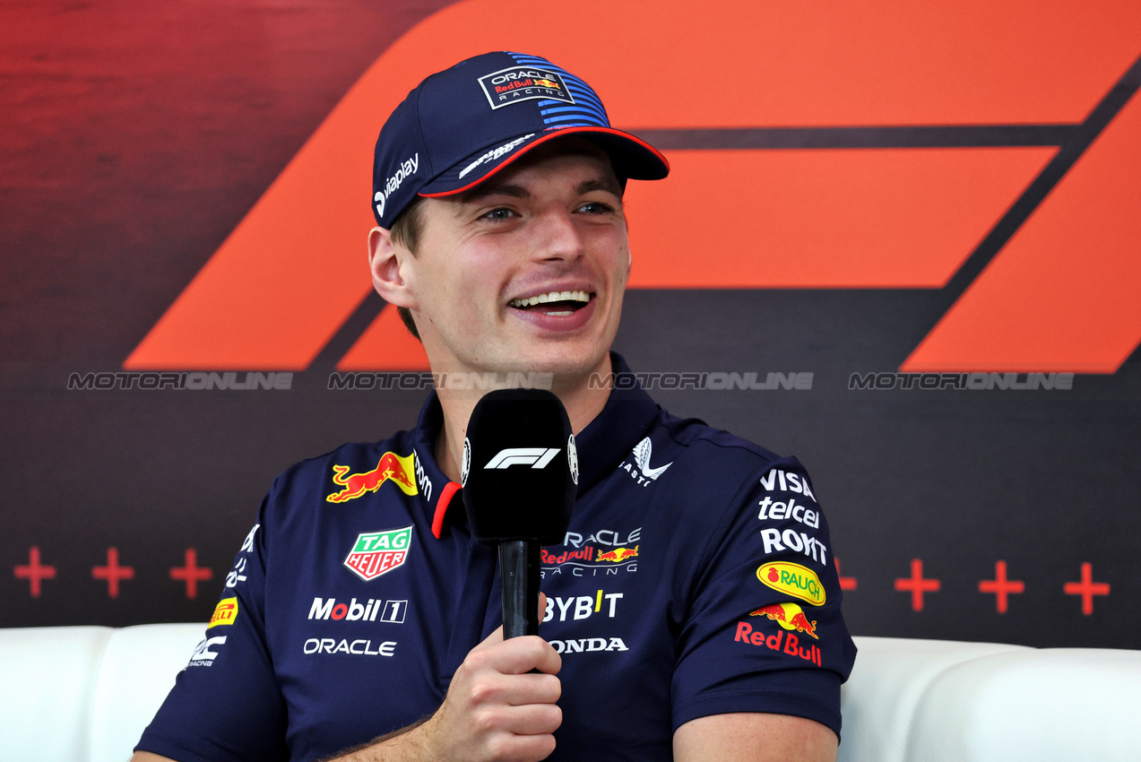 GP ABU DHABI, Max Verstappen (NLD) Red Bull Racing in the FIA Press Conference.

05.12.2024. Formula 1 World Championship, Rd 24, Abu Dhabi Grand Prix, Yas Marina Circuit, Abu Dhabi, Preparation Day.

- www.xpbimages.com, EMail: requests@xpbimages.com © Copyright: Bearne / XPB Images